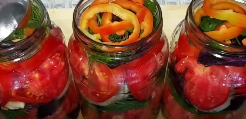 Огурцы с помидорами на зиму. Рецепт без стерилизации: до того вкусные, что даже рассола не останется
