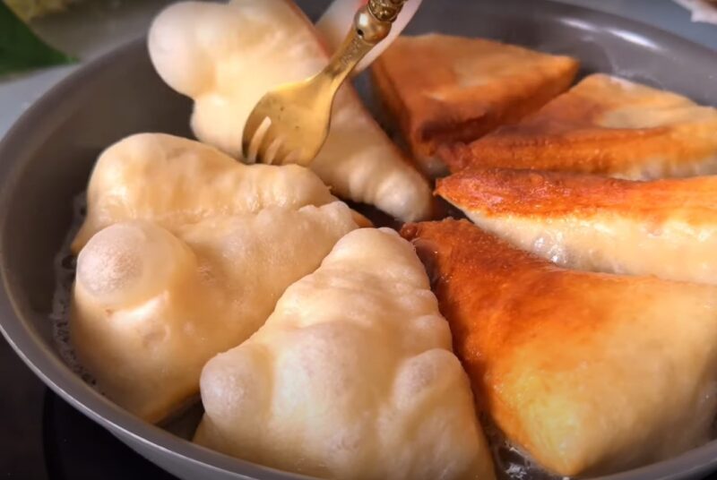 Вы точно сейчас пойдете на кухню. Вкусные булочки и пирожки с начинкой: 2 рецепта на сковороде