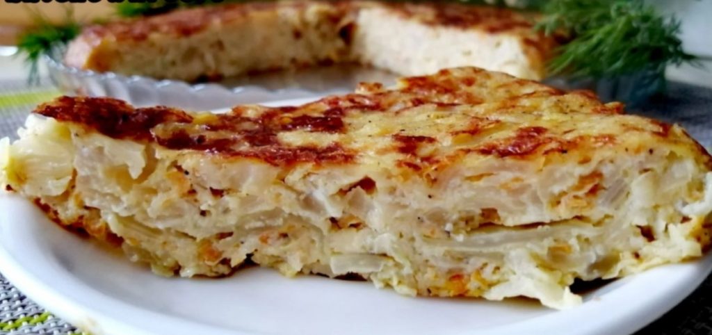 Часто делаю из капусты вкуснятину на сковороде – и пирог и гарнир. На самом деле очень быстро