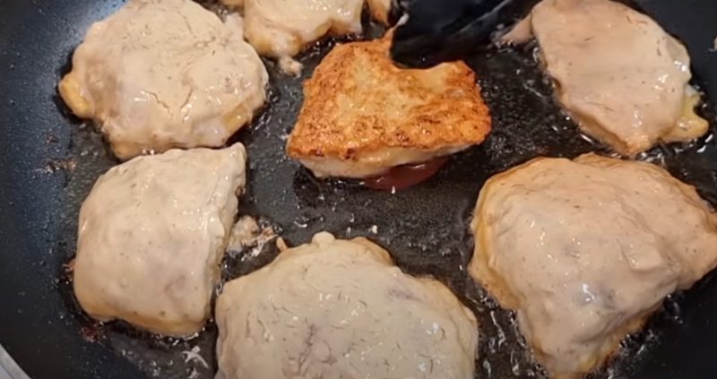 Приготовила много, а съели за 3 минуты. Мясо в сметанном маринаде с золотистой корочкой