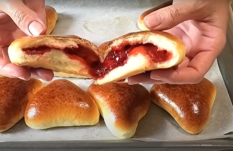 Пирожки с клубникой на тесте "Водолаз". Вкусная выпечка, которая не черствеет