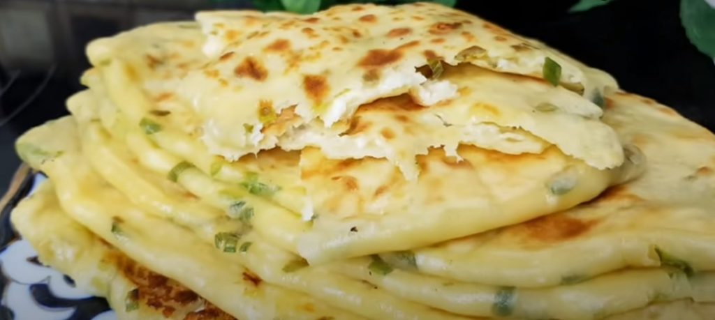 Самые вкусные кефирные лепешки с сыром и зеленью. Съедаются в один миг