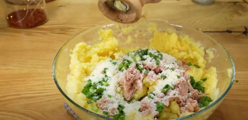 Если у вас дома есть картошка. Картофельные зразы с начинкой: ароматные и сытные котлеты