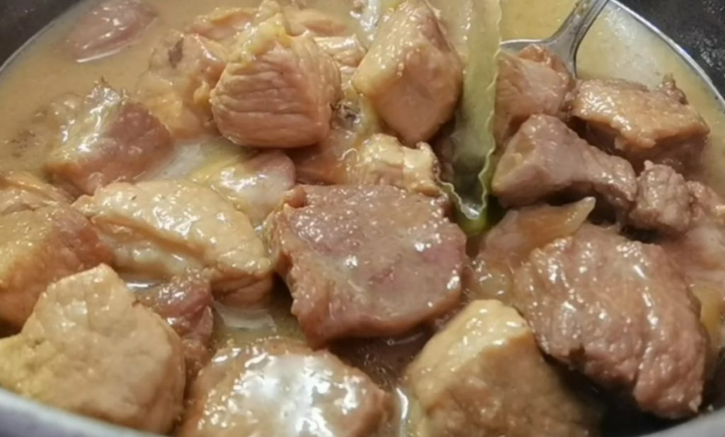 Необычный способ приготовления мяса: получается нежное и вкусное. Рецепт оригинальной подливы