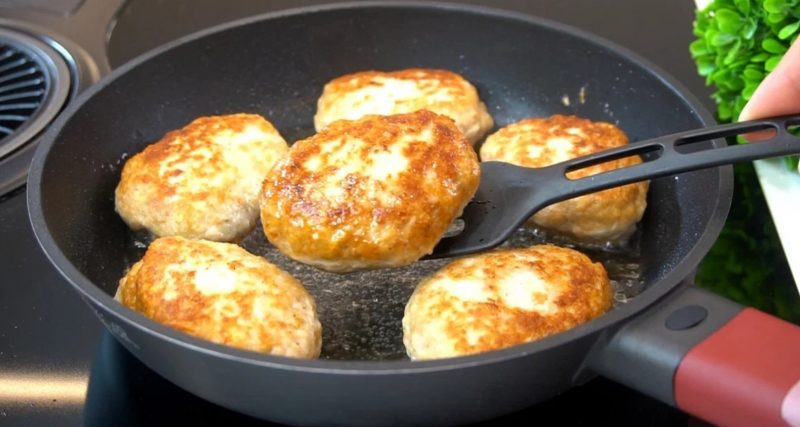 Рецепт "необычно вкусных" котлет. Подсмотрел у знаменитого повара: секрет в пропорции