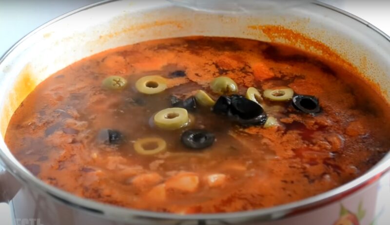 Солянка - это всегда вкусно. Классический рецепт, который хочется повторить