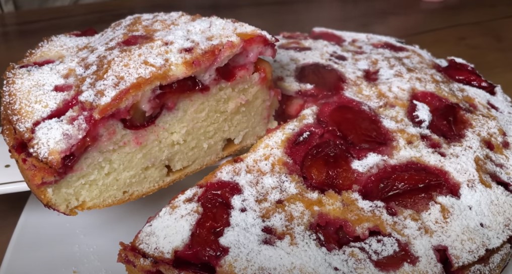 Рецепт десерта за 5 минут. Пирог со сливами: просто и вкусно к чаю
