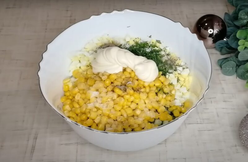 Самый быстрый салат из крабовых палочек. Так вкусно, что не устаю его готовить
