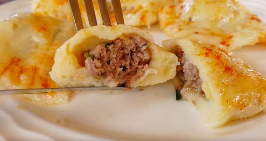 Без лепки, но с начинкой: объедение из картошки. Вареники из картофеля с мясной начинкой