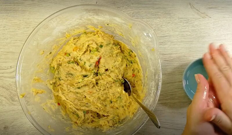 Картофель, фарш и 2 яйца. Гора ленивых пирожков за 10 минут: рецепт находка