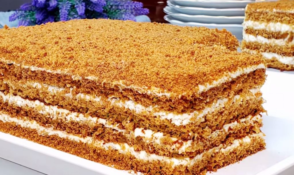 Медовик со сметанным кремом за 15 минут. Самый легкий и вкусный рецепт вкусного торта