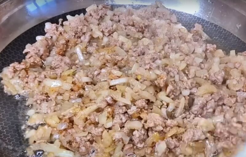 Мука и кипяток. Я не устаю их готовить: самые румяные и сочные пирожки с мясом