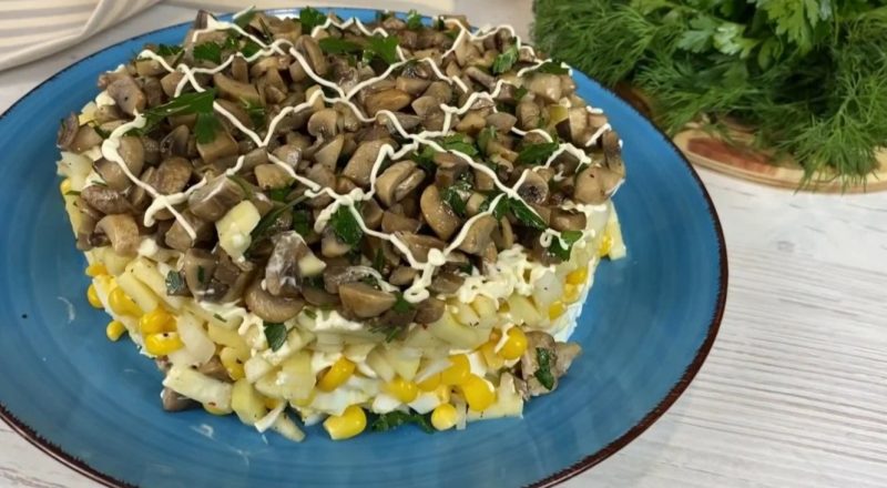 Салат "Мошенница". Всегда получается очень вкусно: ешь и не можешь остановиться