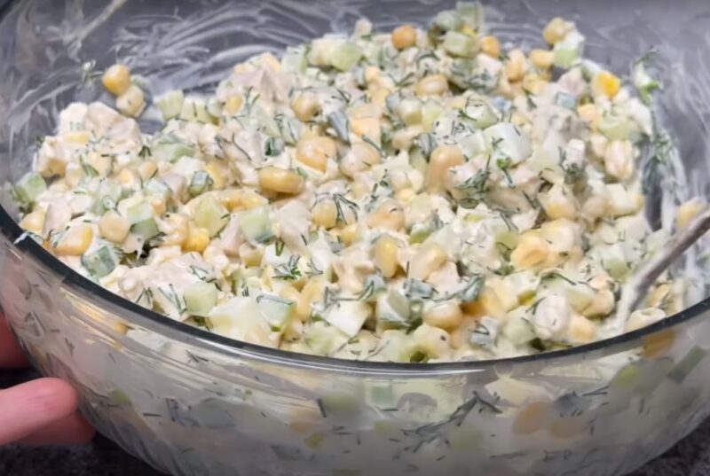 Универсальный салат, который понравится даже детям. Просто и очень вкусно