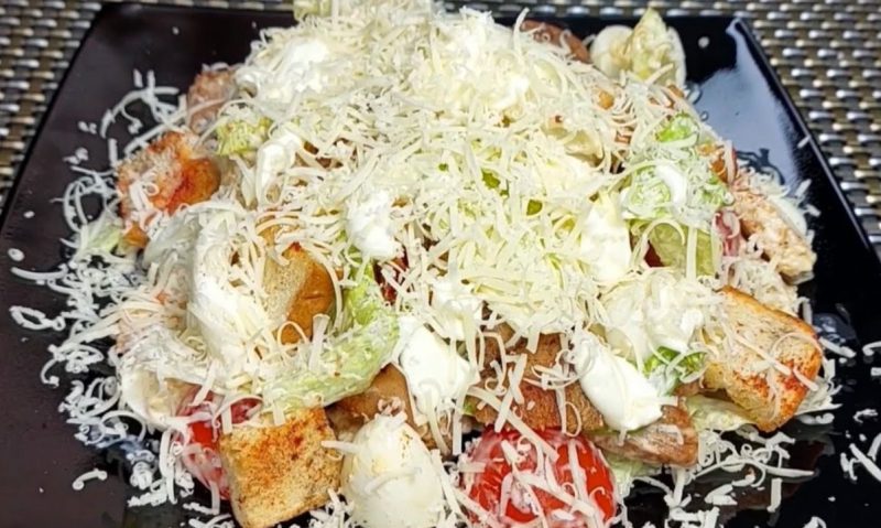 Салат "Цезарь"! Готовлю дома, а вкус, как в ресторане: вкусная подача