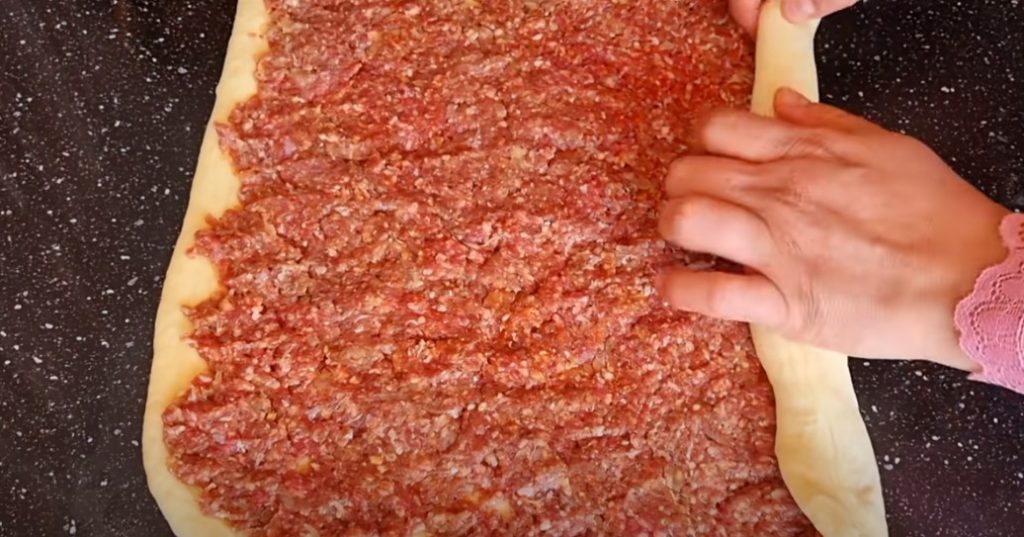 Гениально просто: мягкие и воздушные булочки с мясной начинкой