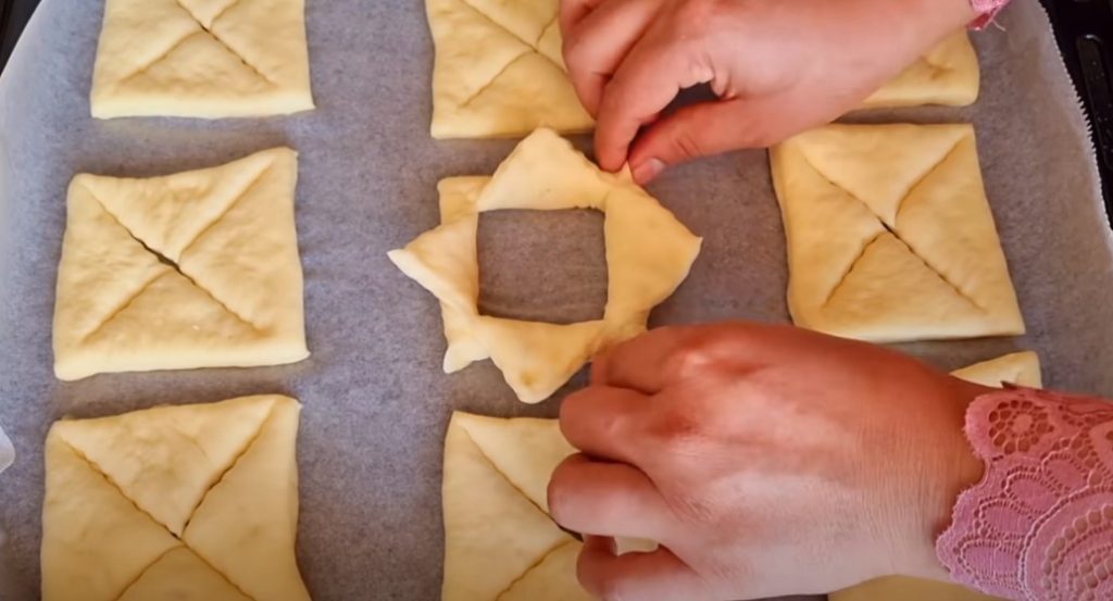 Гениально просто: мягкие и воздушные булочки с мясной начинкой