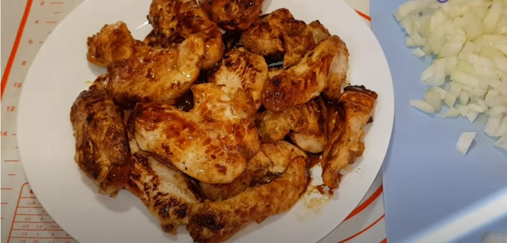 И почему я раньше так не готовила куриное филе. Курица фантазерка удивила всех моих гостей