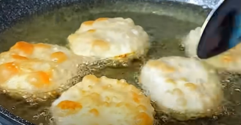 Научила всех подруг готовить вкусные чебуреки. Подружки в восторге и другим рецепт советуют