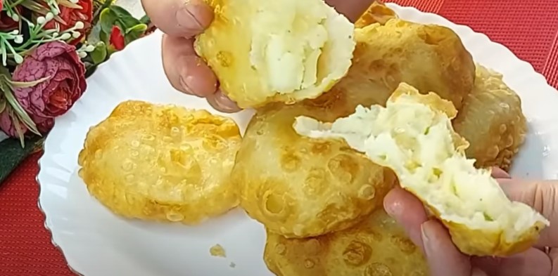 Научила всех подруг готовить вкусные чебуреки. Подружки в восторге и другим рецепт советуют