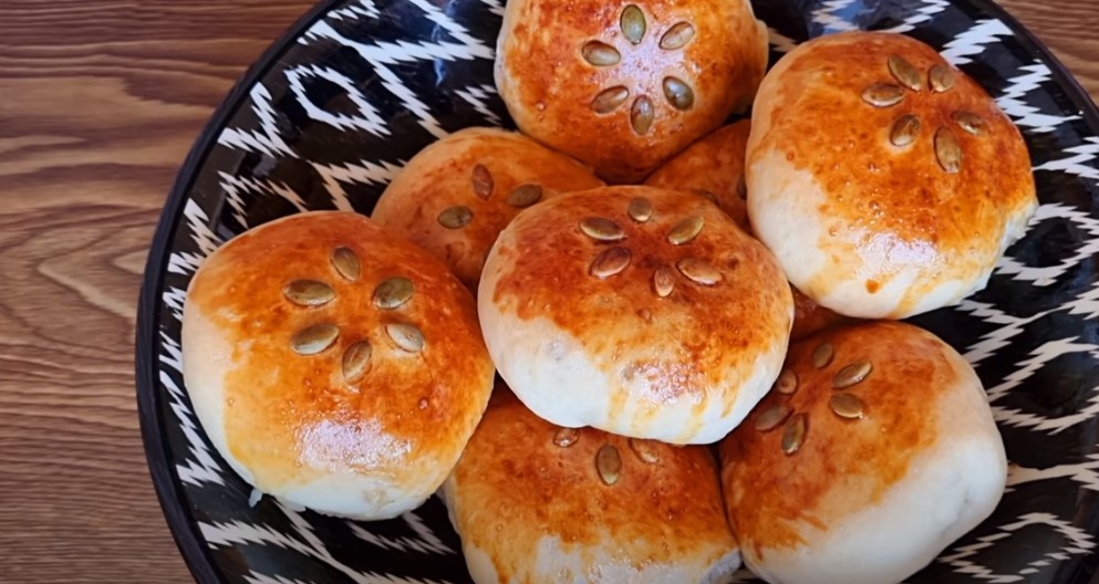 Горячий и сытный завтрак: хватает даже до ужина. Пирожки с мясным фаршем и картофелем: готовится просто и быстро