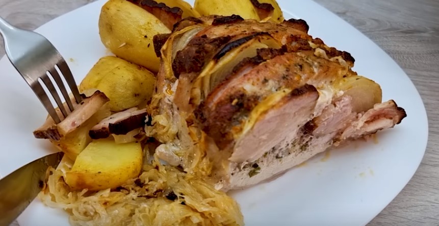 Мясо запеченное в духовке «По-деревенски». Вкусное блюдо на любой праздничный стол