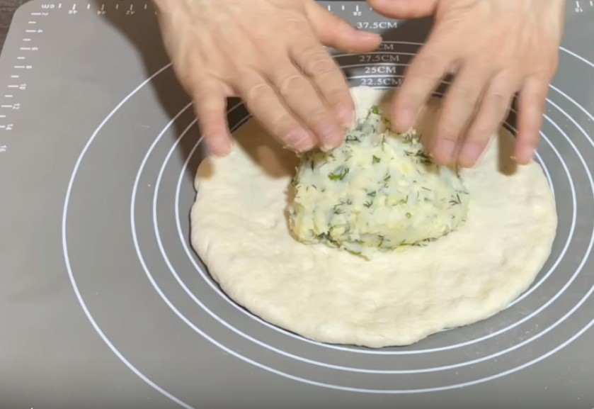 Лепешки с начинкой в духовке: пышные и мягкие. Лучший рецепт из тех, что я пробовала