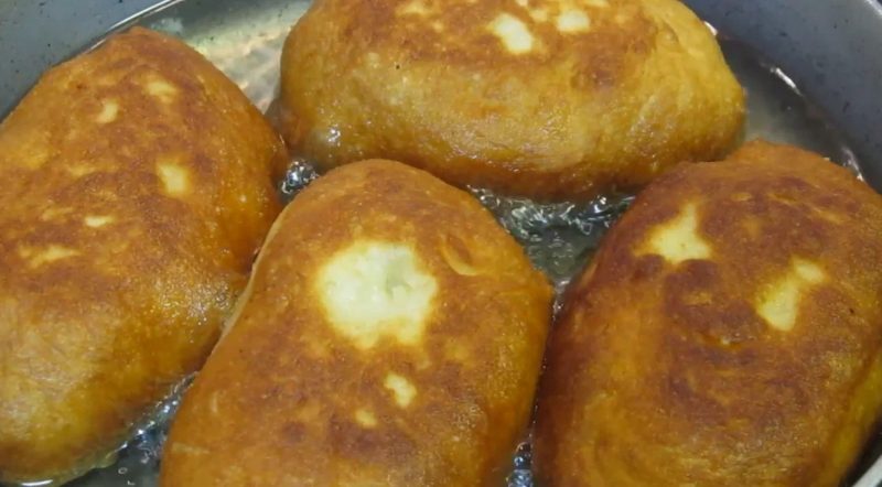 Воздушные пирожки с хрустящей корочкой. На одном, вы точно не остановитесь