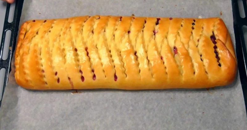 Рецепт вкусного пирога с яблоками и вишней. Идеальная начинка: аромат на весь дом