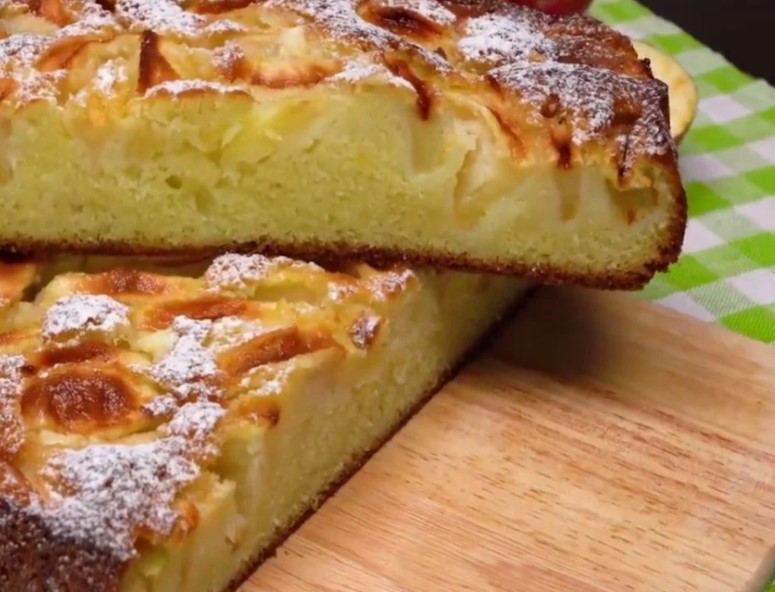 Вкусный яблочный пирог: простой рецепт шарлотки. Нежный и пушистый