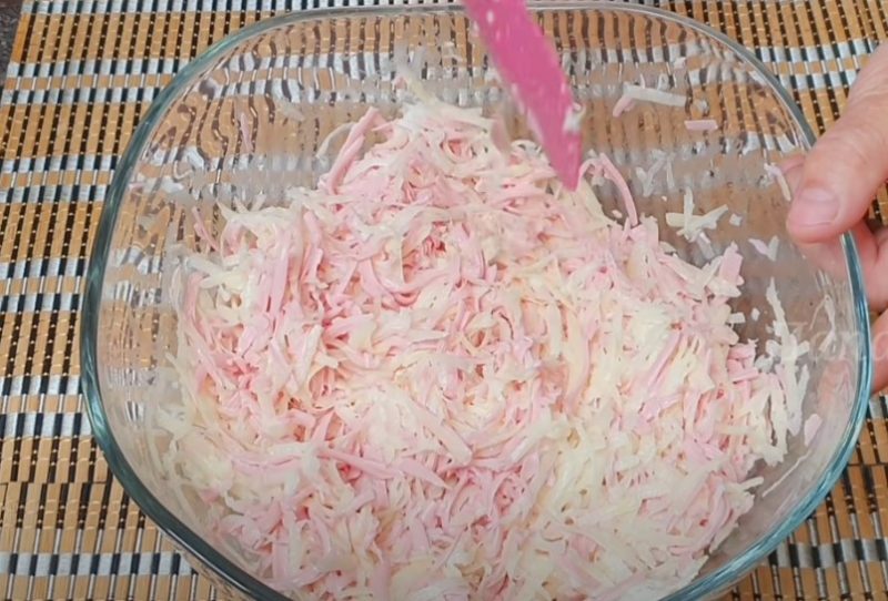 Просто полейте картофель яйцами: потрясающий вкусный результат. Простой рецепт завтрака