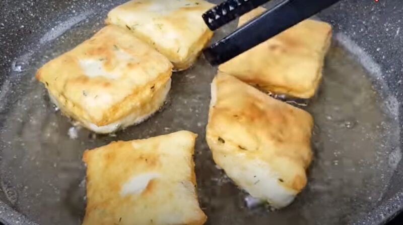 Моментально сметают со стола. Кефирные пышки на сковороде