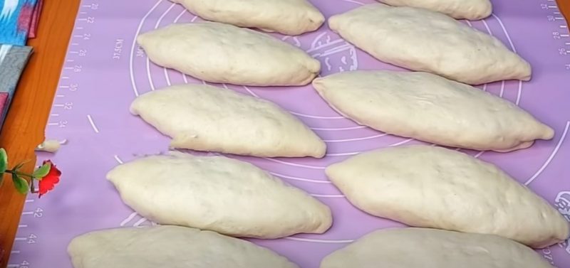Достаточно 100 грамм риса. Пирожки с картошкой больше не делаю, есть рецепт проще и вкуснее