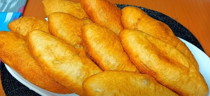 Достаточно 100 грамм риса. Пирожки с картошкой больше не делаю, есть рецепт проще и вкуснее