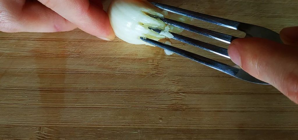 Нашла способ измельчать чеснок за 10 секунд! Покажу, как сделать это без ножа, терки и пресса для чеснока