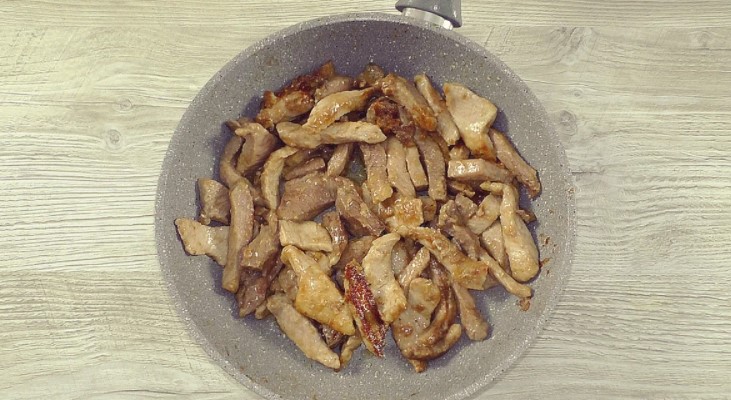 Много лет готовлю таким способом мясо «По-еврейски». Никогда не надоедает, попробуйте, не пожалеете