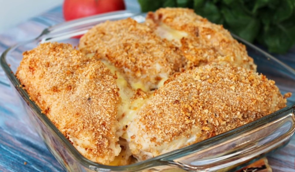 Бесподобный рецепт! Горячее блюдо из картошки и курицы, которое выручит всегда