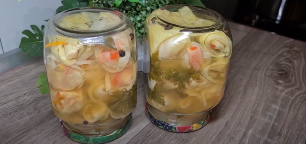 Капустные рулетики по-корейски на зиму. За уши не оттащишь, так вкусно!