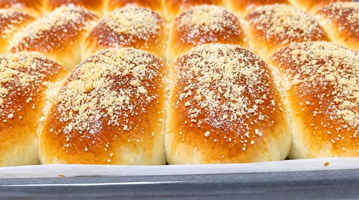Obuolių ir slyvų pyragėliai su dvigubu pakilimu — 18 sultingų naminių pyragėlių
